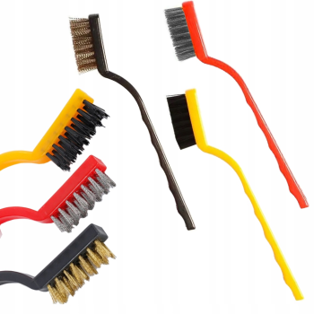 Drahtbürsten Set mit Messing-, Nylon- und Stahlbürste.