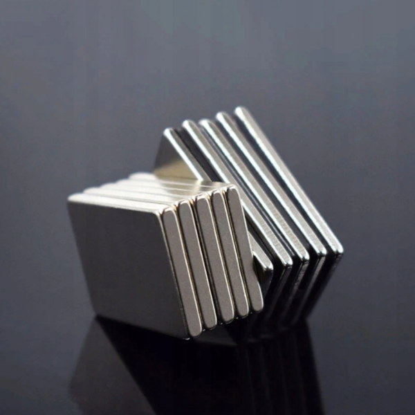 Neodym Permanentmagnete wahlweise in runder oder rechteckiger Form.